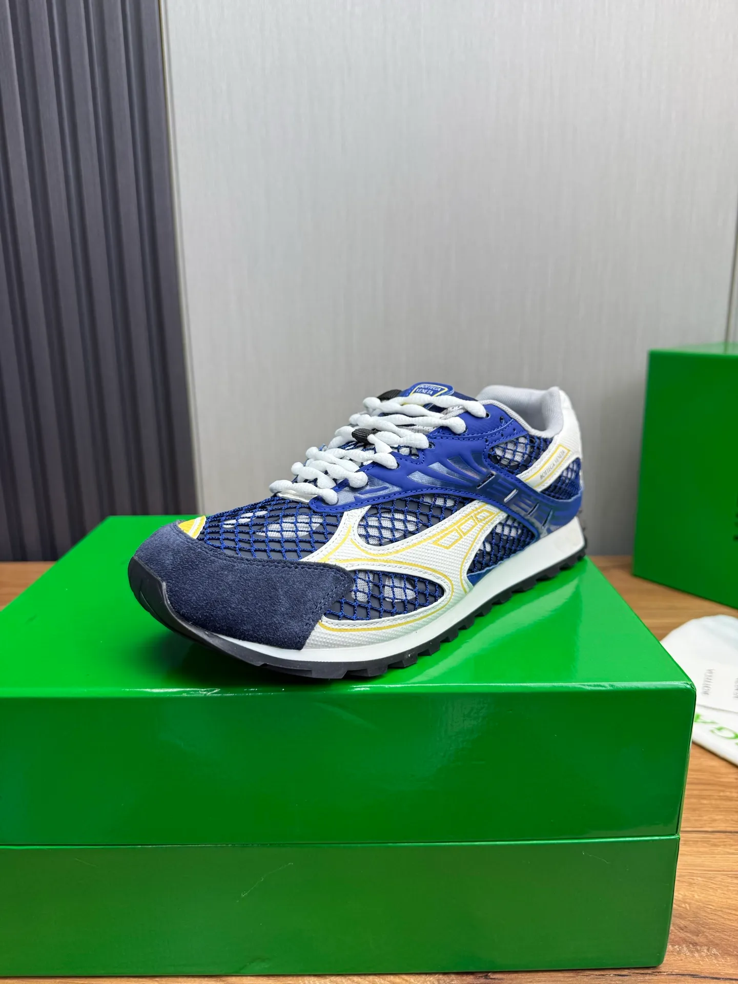 Men's men's shoes 💰620💰 BV top version 𝘽𝙊𝙏𝙏𝙀𝙂𝘼 𝙑𝙀𝙉𝙀𝙏𝘼 Orbit sneakers Wang Yibo same style couple style dad shoes 🩷💚 Runner sneakers, made of lightweight technical mesh fabric. Features a geometric patterned rubber outsole. Pay attention to the package craftsmanship ❕ High version shipping ❗️ Very nice, durable to play with and durable to make ✔️ Standard version 💯💯 The outsole is made of color-blocked TPU outsole. Women’s model 35-41 (40 41 customized) Men’s model 39-46 (45.46 customized) Equipped with original packaging
